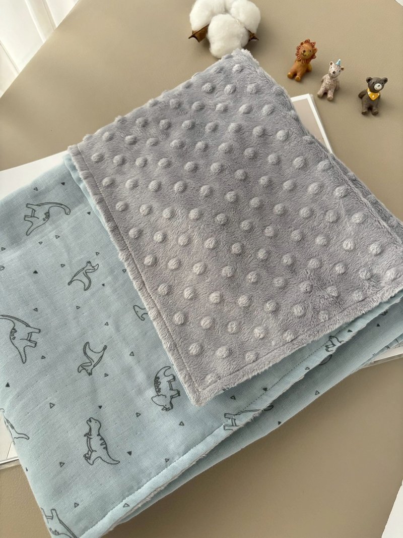 莫蘭迪藍小恐龍  寶寶荳荳絨毯 嬰兒手作 新生兒禮 - 圍兜/口水巾 - 棉．麻 藍色