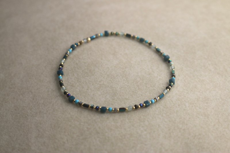 Turquoise agate brass bracelet (smoothly) - สร้อยข้อมือ - เครื่องเพชรพลอย สีเขียว