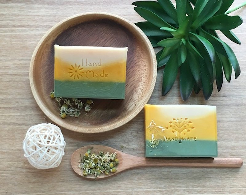 Chamomile moisturizing soap - ครีมอาบน้ำ - พืช/ดอกไม้ สีเหลือง