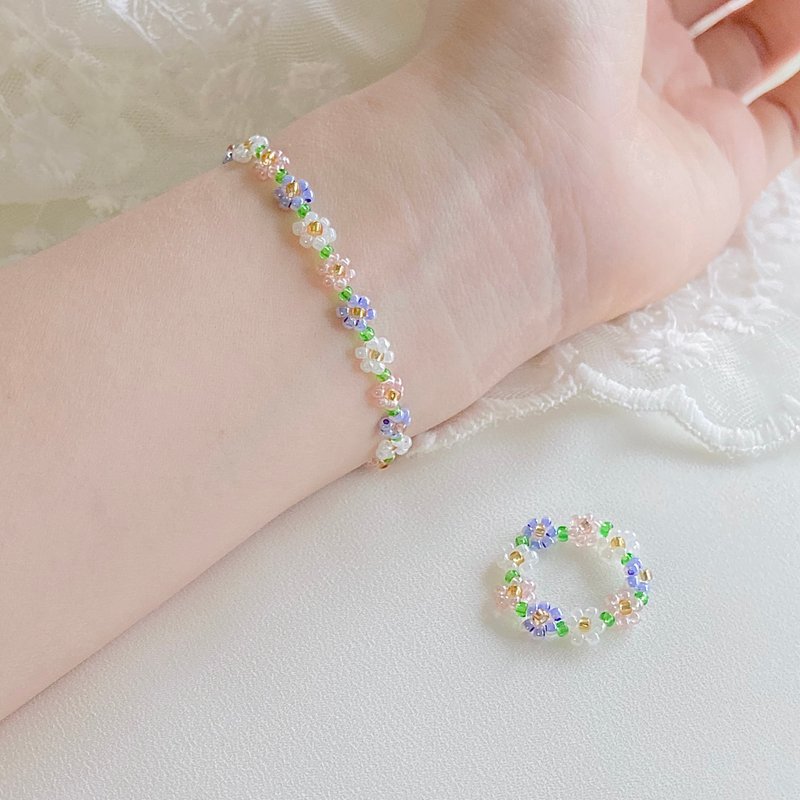 Beaded Flower Bracelet Pastel (13-21cm) set with ring - 手鍊/手環 - 其他材質 多色
