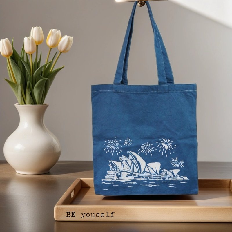 Indigo Dyed Cotton Tote Bag - กระเป๋าถือ - ผ้าฝ้าย/ผ้าลินิน สีน้ำเงิน