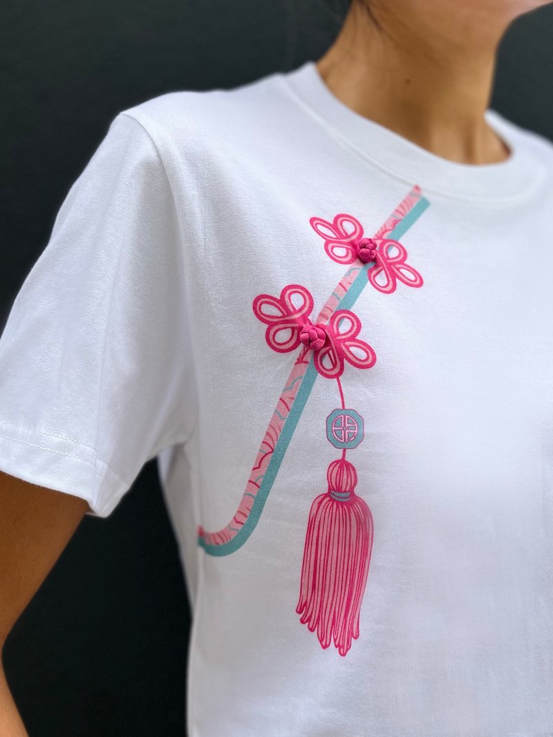 PETRA BUTTONS & TASSEL PRINT TEE (PINK) -NEW FIT - เสื้อยืดผู้หญิง - ผ้าฝ้าย/ผ้าลินิน ขาว