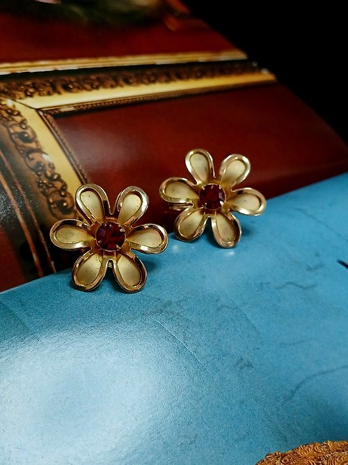 老時光製造所 vintage jewelry 古銅紅芯花卉夾式耳環