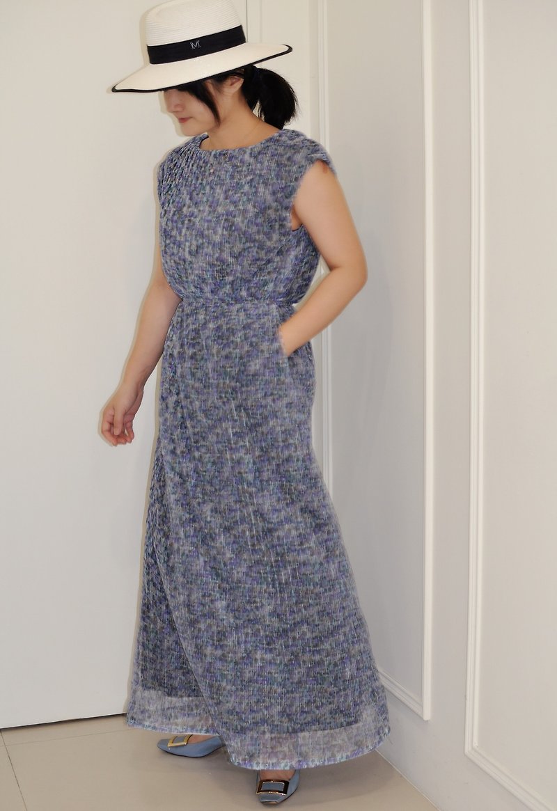 Flat 135 X 台灣設計師系列 短袖洋裝 藍紫色百摺布料 - 連身裙 - 聚酯纖維 藍色