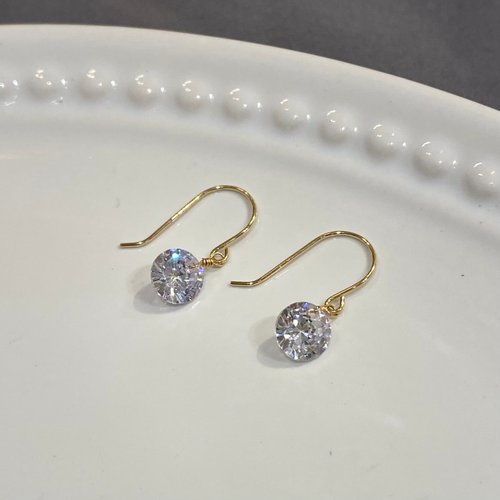 新品☆K18(18金)揺れるキュービックジルコニア4㎜フックタイプピアス K18 GOLD CUBIC ZILCONI】18金 6mm キュービックジルコニア