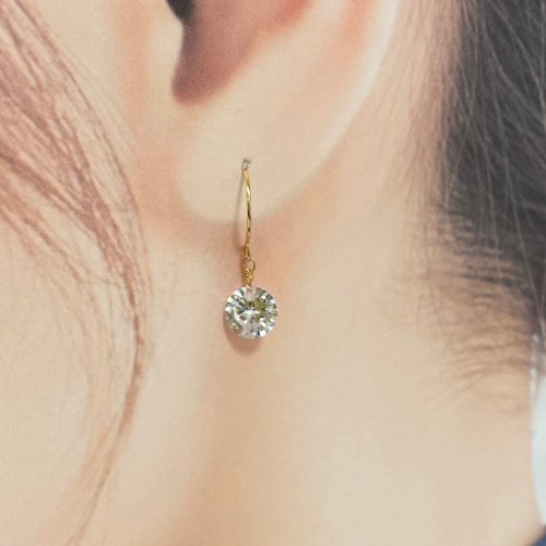 新品☆K18(18金)揺れるキュービックジルコニア4㎜フックタイプピアス K18 GOLD CUBIC ZILCONI】18金 6mm キュービックジルコニア