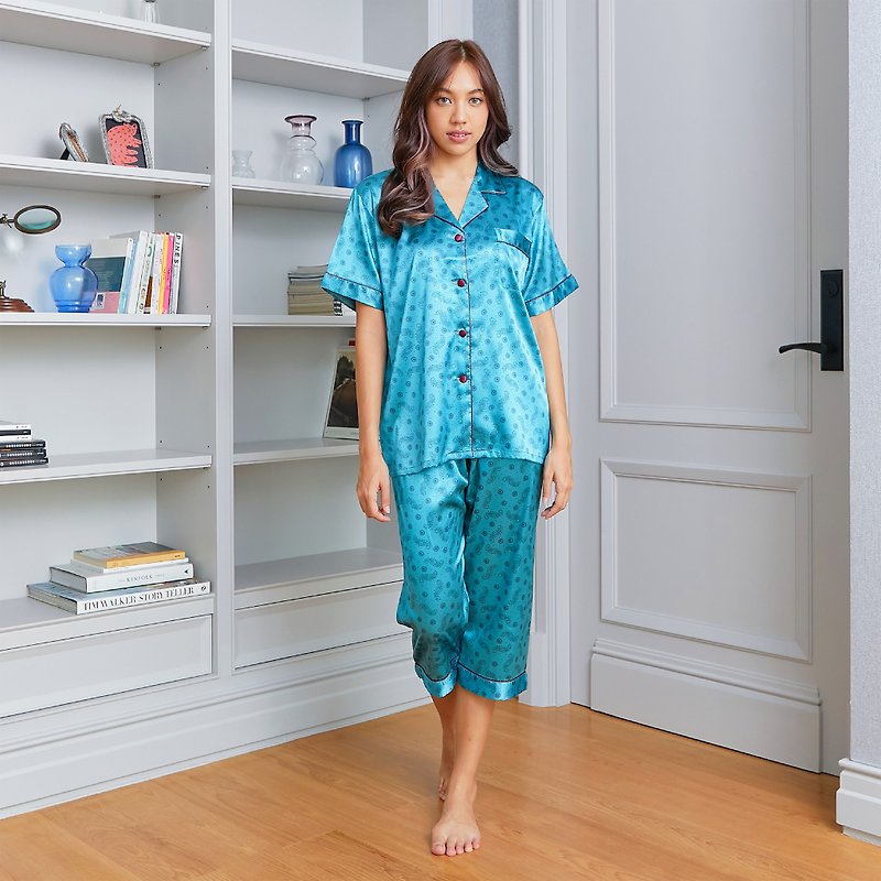 Satin Pajamas short sleeves with three-quarter legs - 睡衣/家居服 - 其他材質 綠色