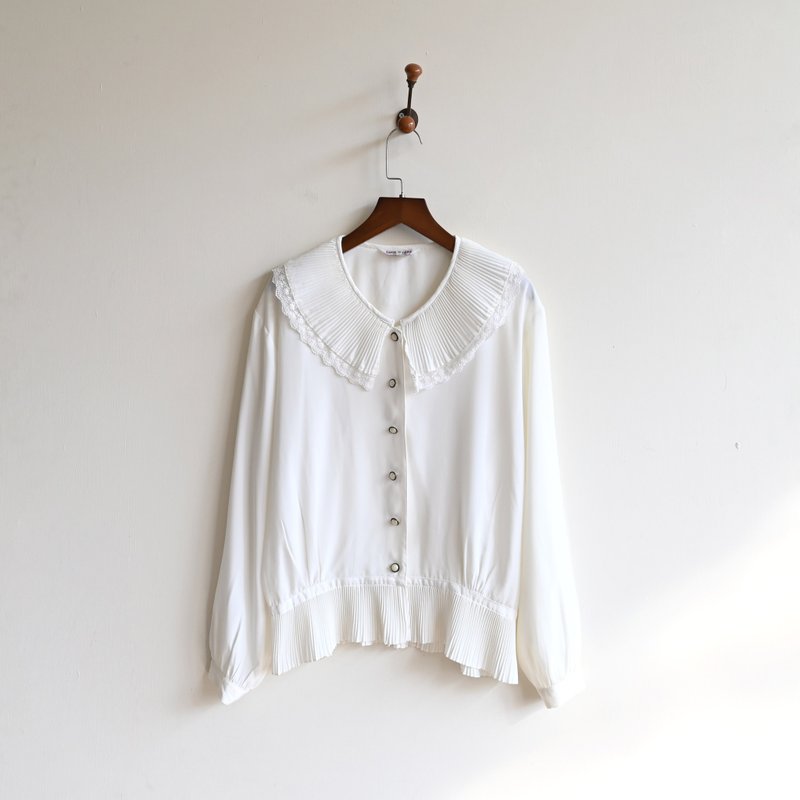 [Egg Plant Vintage] Snow Lace Pleated Lapel Vintage Shirt - เสื้อเชิ้ตผู้หญิง - ไฟเบอร์อื่นๆ ขาว