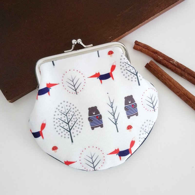 【In Stock】Kisslock Pouch with side pocket (Scandinavian style, Little Bears) - กระเป๋าเครื่องสำอาง - ผ้าฝ้าย/ผ้าลินิน ขาว