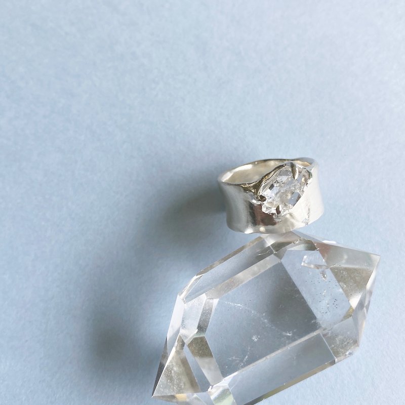 閃靈鑽原生礦石戒指(寬版) Herkimer Diamond Embed Ring (widen) - 戒指 - 其他金屬 銀色