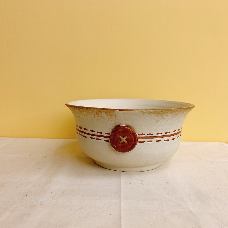 Button sewing big white bowl male | Handmade pottery bowl - Bowls - Pottery White
