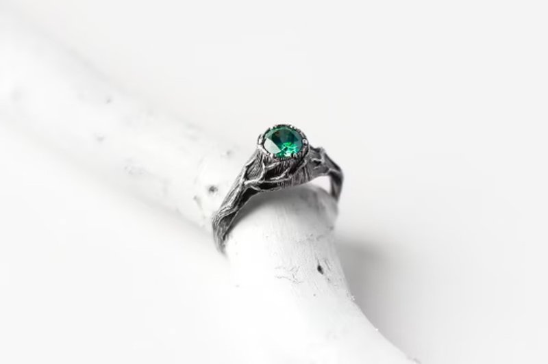 Tree Ring with Emerald Green Cubic Zirconia - 戒指 - 純銀 