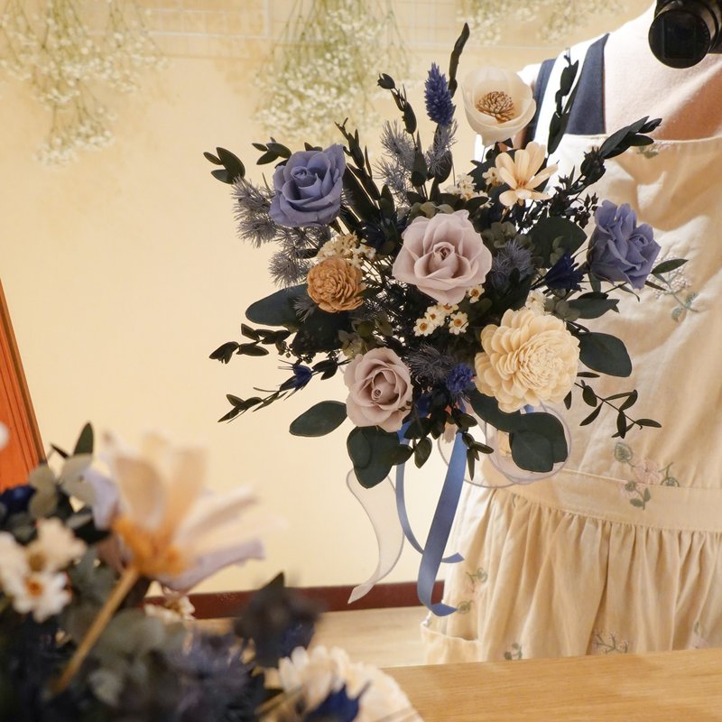 【婚禮捧花】| 客製設計 | 永生花婚禮捧花-灰藍色 - 乾燥花/永生花 - 植物．花 藍色