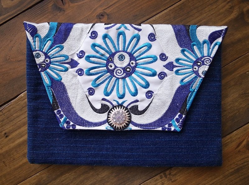 【Grooving the beats】[ Fair Trade] Ipad Clutch with Embroidered Blue Wave Pattern  | iPad Case | - Clutch Bags - Cotton & Hemp Blue