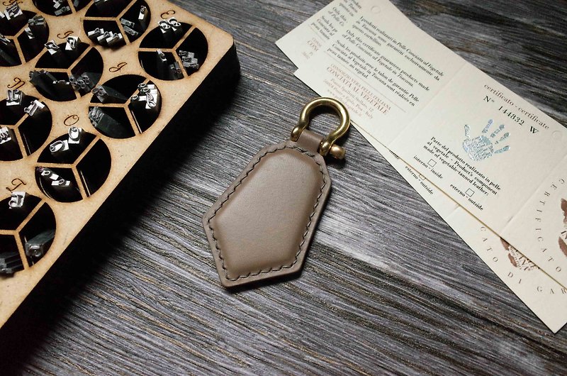 Shaped Easy Card Chip Charm - Key Ring - Gray - ที่ห้อยกุญแจ - หนังแท้ สีกากี