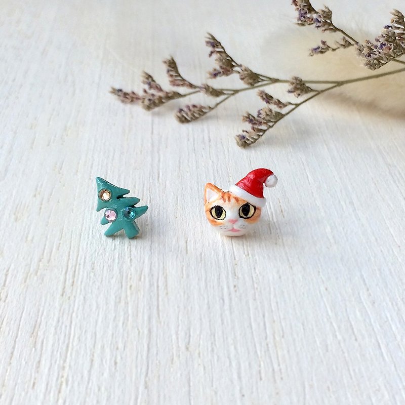 Santa cat & Christmas tree Earrings, Cat Stud Earrings, Christmas gifts - 耳環/耳夾 - 黏土 多色