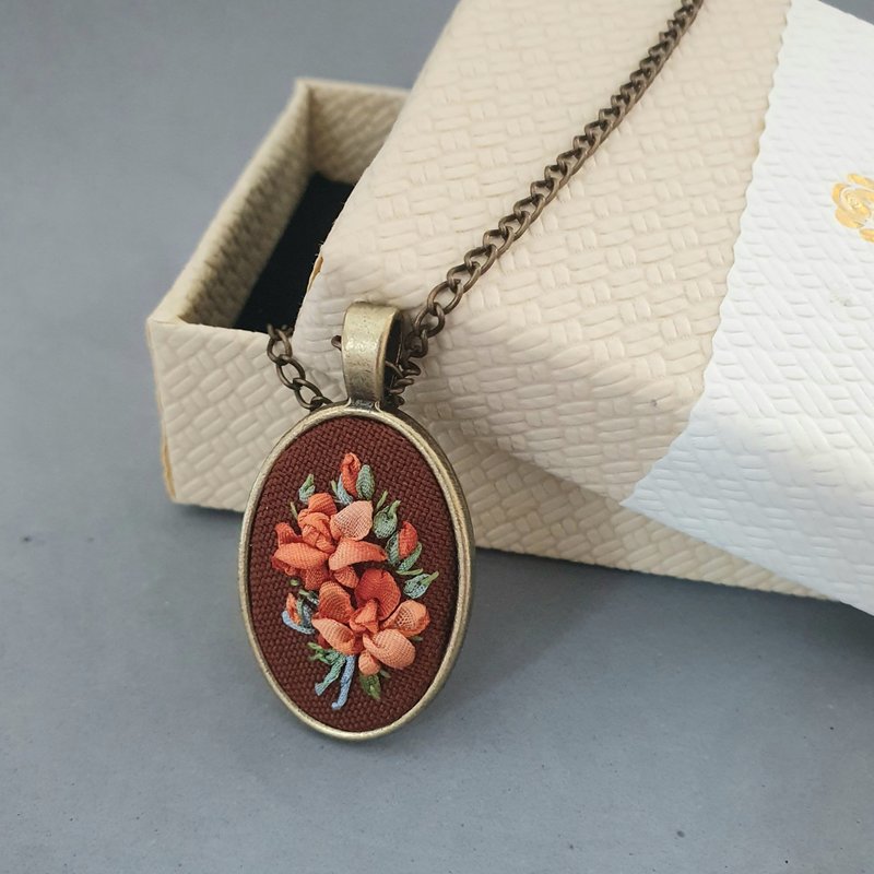 Ribbon embroidered pendant floral orange bouquet, red embroidery jewelry - สร้อยคอ - ผ้าไหม สีส้ม