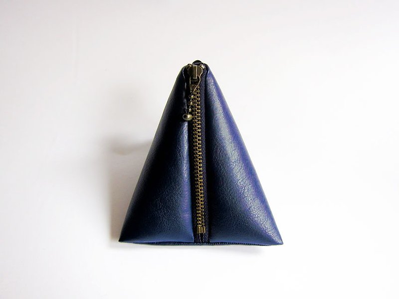 Christmas Gift Exchange Dumpling Bag / Triangle Bag / Coin Purse Faux Leather Faux Leather - กระเป๋าใส่เหรียญ - วัสดุอื่นๆ สีน้ำเงิน