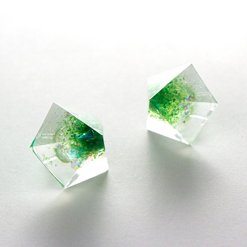 ペンタゴンピアス(美瑛富士) - 耳環/耳夾 - 其他材質 綠色