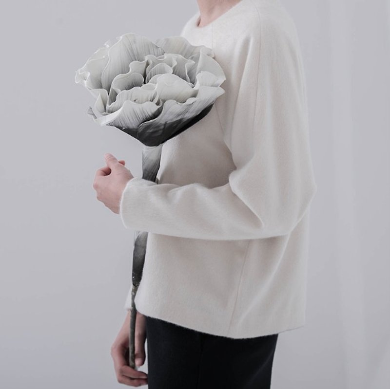 The last thing Bunny Drop L white rabbit round neck cashmere short paragraph white cocoon-shaped three-dimensional cut hedging sweater | Fan Tata independent design - เสื้อผู้หญิง - ขนแกะ ขาว