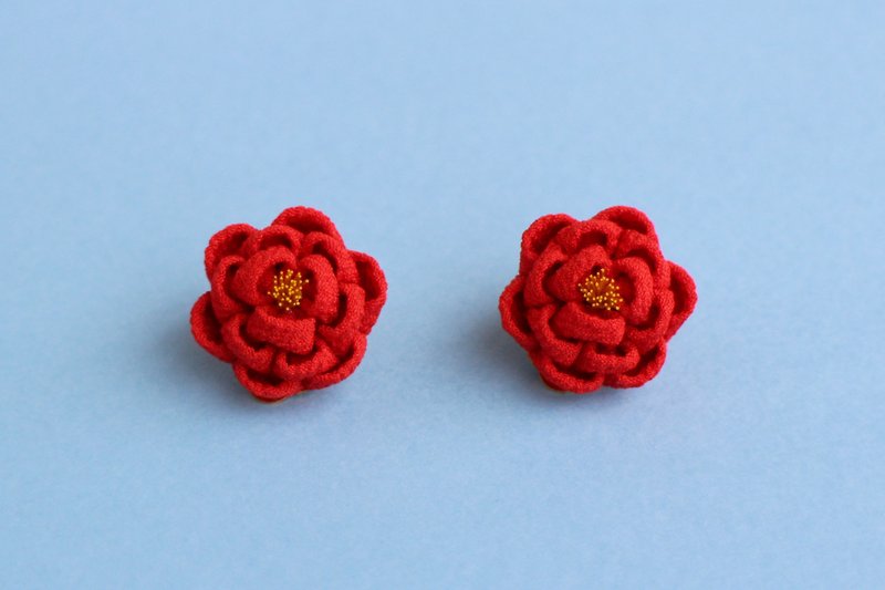 Pure Silk Gentle Camellia Earrings Red Tsumami Crafts Japanese Yukata Kimono Round Rose Rose - Earrings & Clip-ons - Silk Red