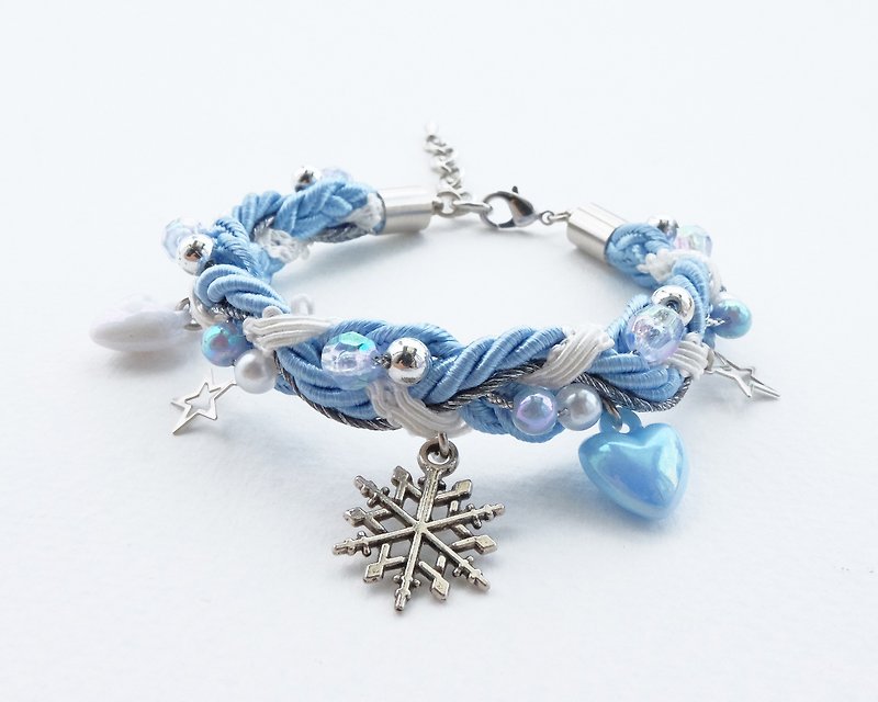 Snowflake charm braided bracelet in blue gray - สร้อยข้อมือ - วัสดุอื่นๆ สีน้ำเงิน