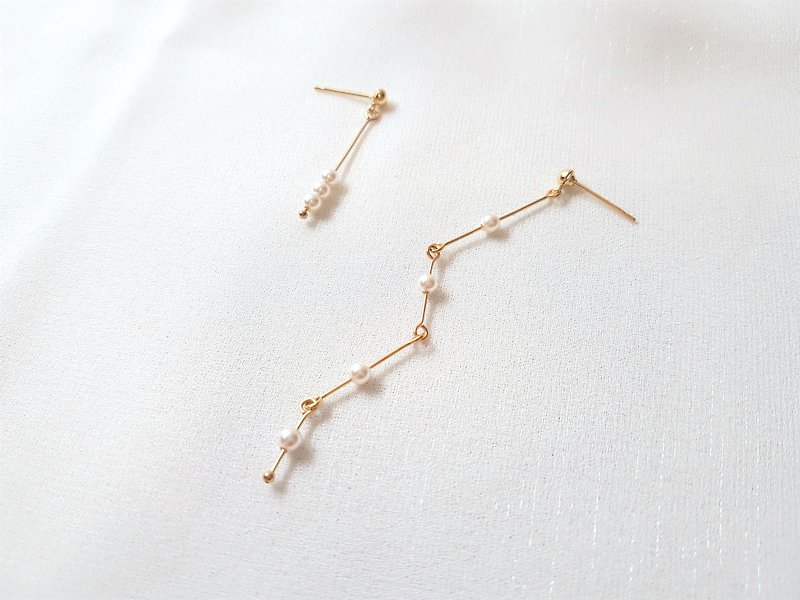 Dots & Lines - Soft Metal Pearl Asymmetric Earrings - Earrings & Clip-ons - Pearl Gold