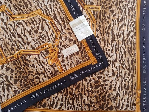 orangesodapanda DA TRUSSARDI Vintage Women Handkerchief Tiger Print 23 x 23 inches