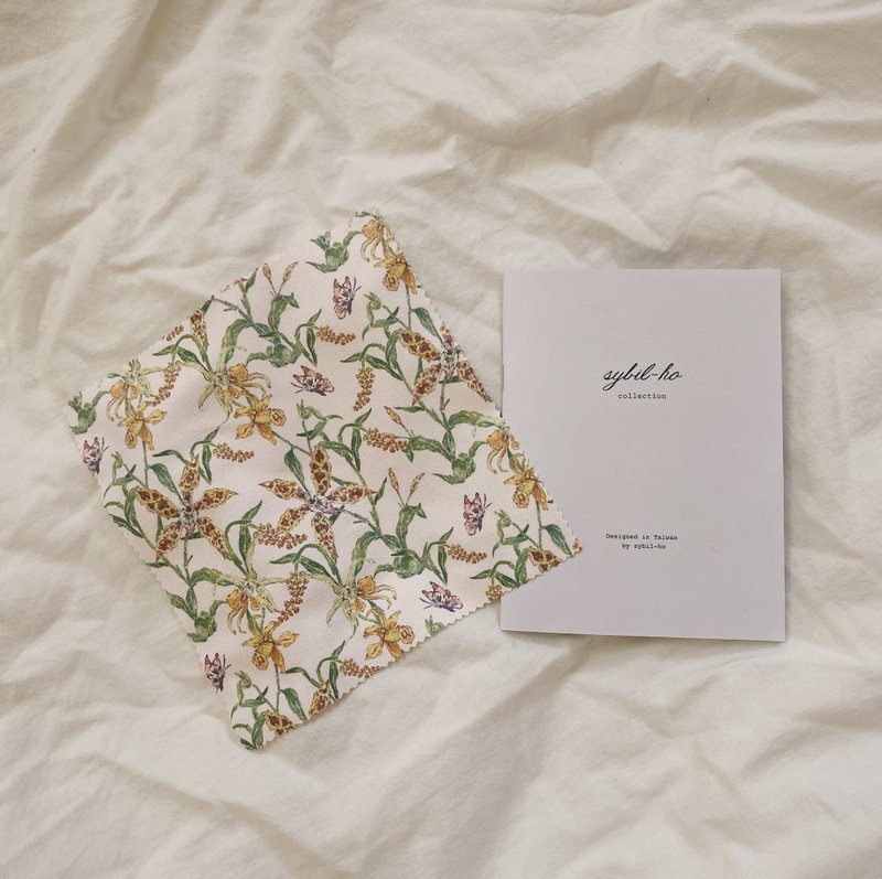 sybil-ho 暖冬蘭與蝴蝶 17X17cm 拭鏡布 - 眼鏡盒/眼鏡布 - 其他人造纖維 橘色