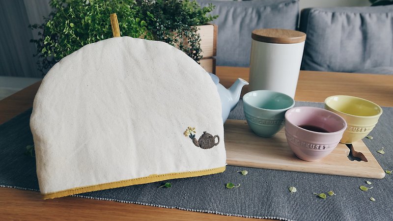 Tea Cozy | Tea Warmer | Hand-embroidered | Christmas | Home & Living | Kitchen - 茶具/茶杯 - 繡線 橘色