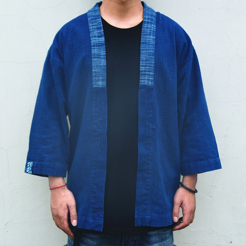 Blue-dyed loose Japanese robe 7-point sleeve cardigan jacket handmade - เสื้อเชิ้ตผู้ชาย - ผ้าฝ้าย/ผ้าลินิน สีน้ำเงิน
