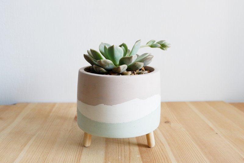 Long-Legged Concrete Pot: Matcha Latté - Plants - Cement Green