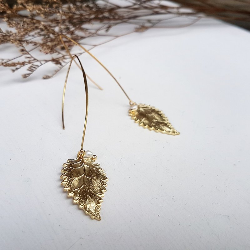 Exclusive [Bronze Handmade _ Handle Grain Leaf Pearl Earrings] - Earrings & Clip-ons - Copper & Brass White