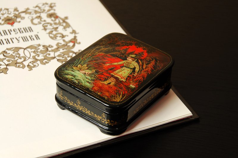 Fairy tale lacquer box hand-painted miniature Kholui decorative art - 擺飾/家飾品 - 其他材質 