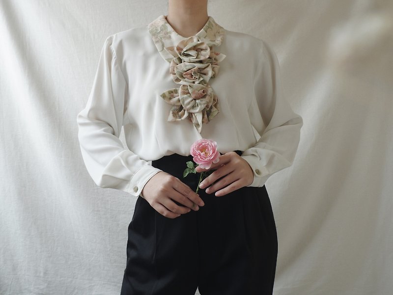 聚酯纖維 女上衣/長袖上衣 白色 - Vintage Off White Long Sleeve Blouse With Flower Jabot Collar