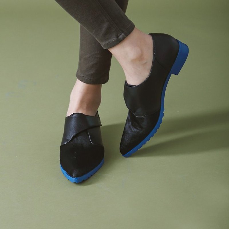 Fallen tangential contrast soles horsehair leather pointed shoes black blue - รองเท้าหนังผู้หญิง - หนังแท้ สีดำ