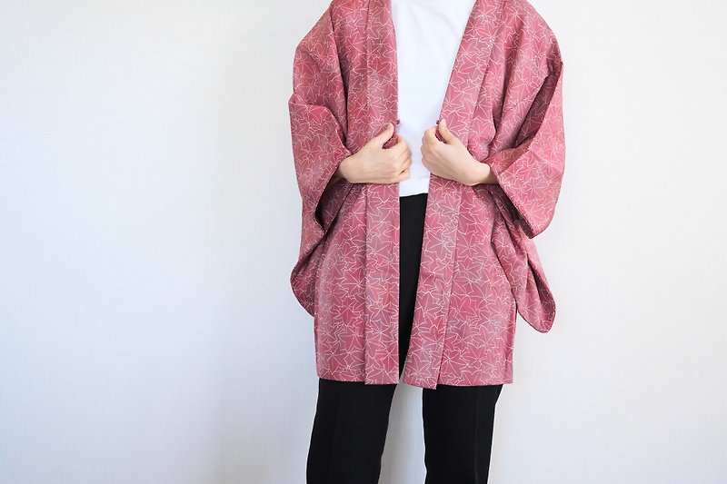 Japanese KIMONO, leaf kimono, silk haori, authentic kimono, traditional kimono - เสื้อแจ็คเก็ต - ผ้าไหม สึชมพู