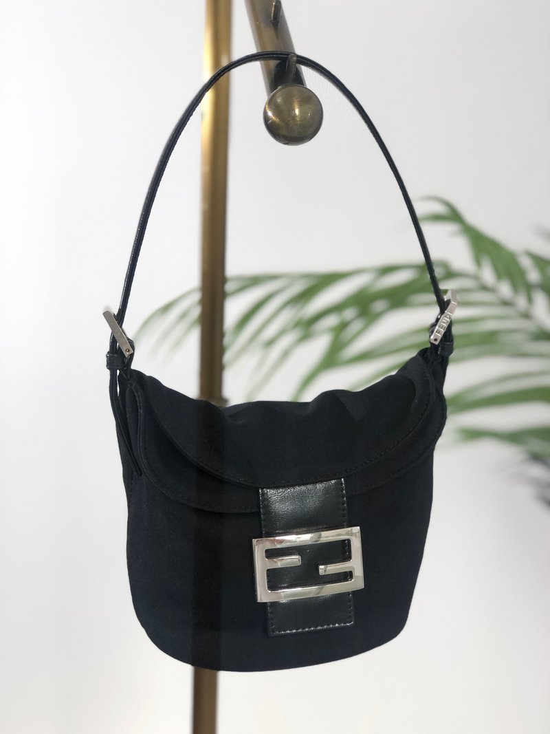 【 日本直送　名牌中古包 】FENDI フェンディ FFロゴ レザー ナイロン  ハンドバッグ ミニマンマバケット ハンドバッグ  ブラック vd2wz4 - 手提包/手提袋 - 尼龍 黑色