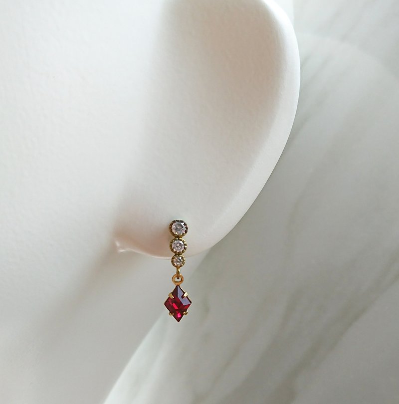 菱形鋯石針式耳環(紅) - 耳環/耳夾 - 其他金屬 紅色