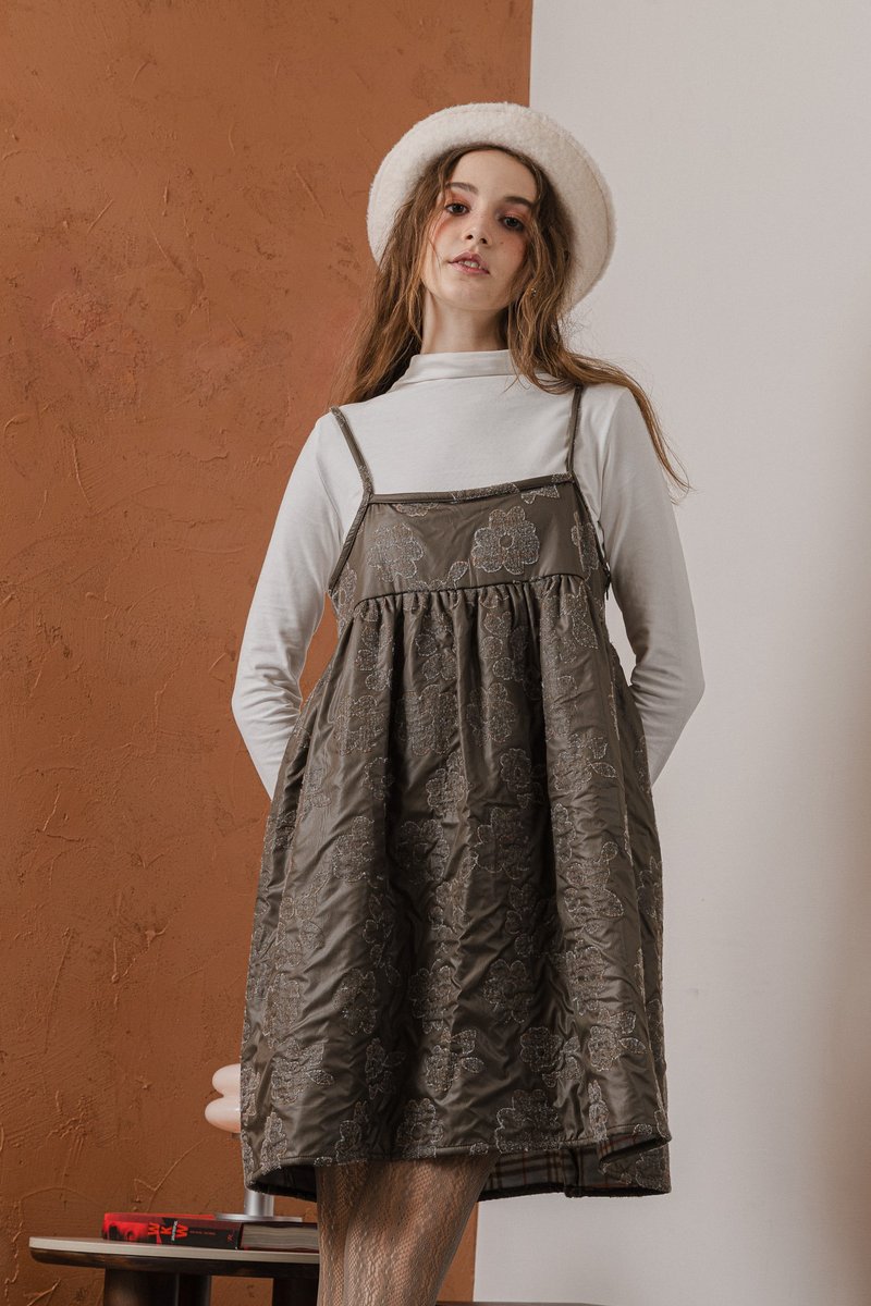 wool floral midi dress 羊毛花瓣細肩帶洋裝 - 洋裝/連身裙 - 羊毛 多色