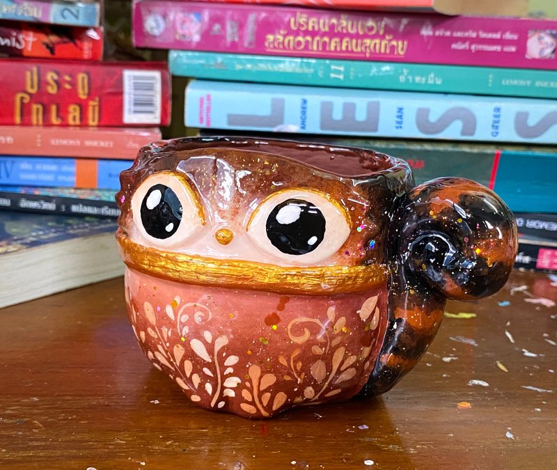 Handmade Tri Color Cat Planter - handcrafted cat pottery with drainage hole - 花瓶/花器 - 陶 咖啡色