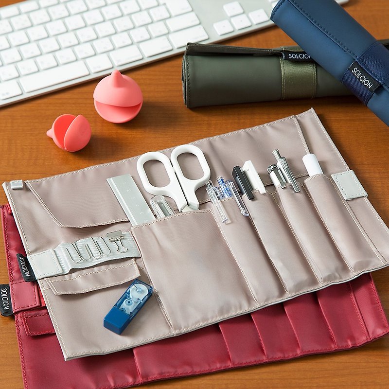 日本KURNUT 捲捲收納袋 (筆筒 文具收納 畫筆收納 餐具收納) - 筆盒/筆袋 - 聚酯纖維 多色
