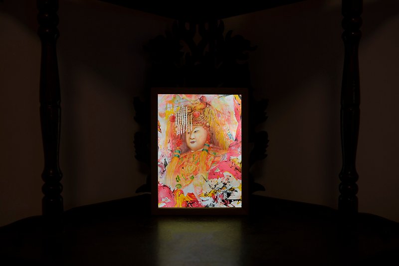 Mazu bless solid wood light box - Mazu painter Zeng Liangmei - โคมไฟ - ไม้ หลากหลายสี