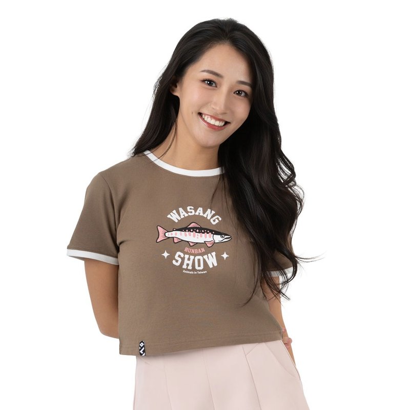 【漂浮熱浪島】 櫻花鉤吻鮭復古配色滾邊女款短TEE可可棕款 - 女 T 恤 - 棉．麻 咖啡色