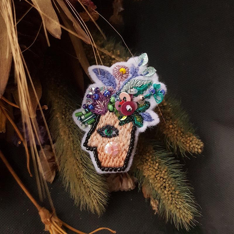 Korakuen [Thinking is What is] Human Head Vase Embroidery Brooch/Brooch - Brooches - Thread Multicolor