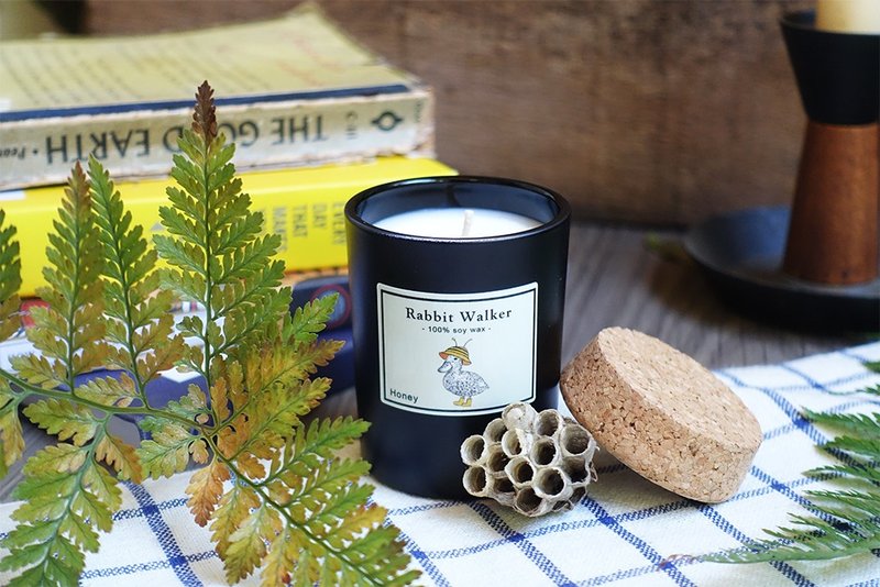 Honey duck-scented candle 65g (honey white tea) - เทียน/เชิงเทียน - ขี้ผึ้ง สีเหลือง