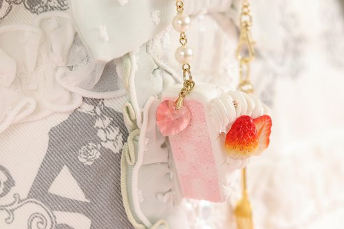 いちごテディベアチャーム フェイクスイーツ 樹脂粘土 いちご くま いちごテディベアチャーム フェイクスイーツ 樹脂粘土 いちご くま