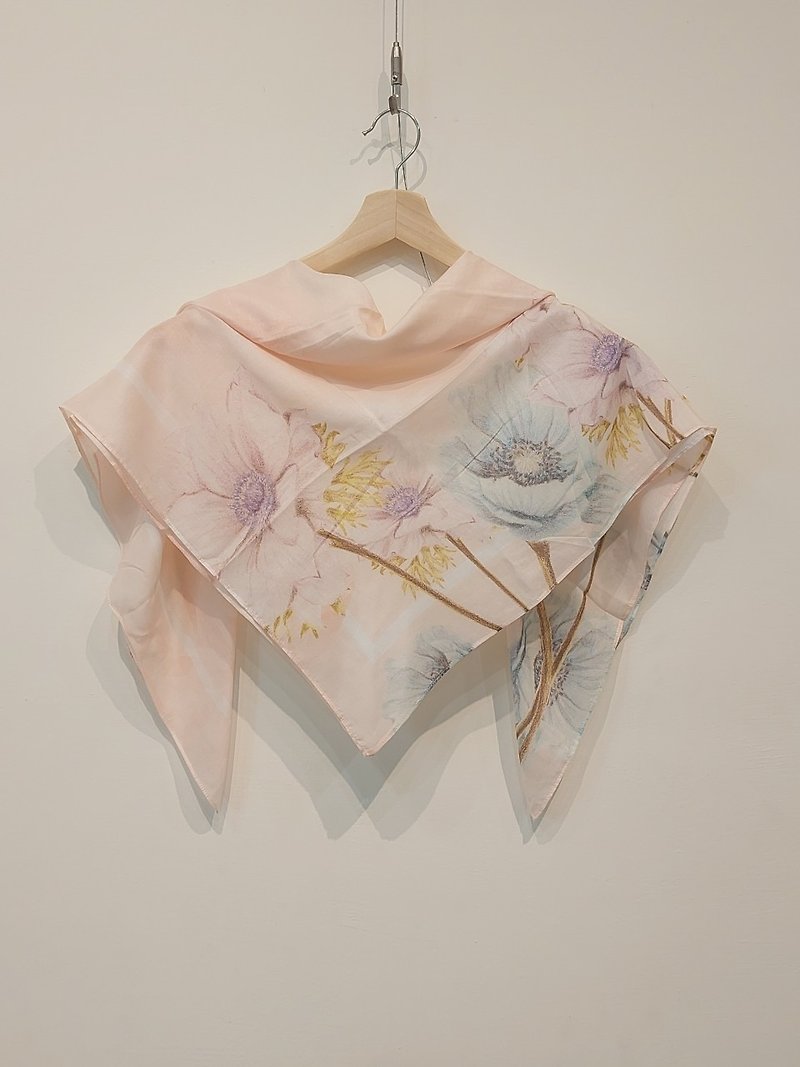 ジェニー・ツァイ - ピンクの優しい花シリーズのエレガントなピンクの四角いシルク スカーフ - スカーフ - コットン・麻 