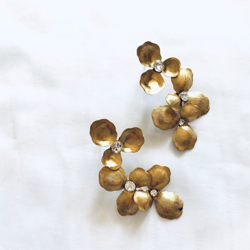 Brass Botanical Flower Earrings - ต่างหู - ทองแดงทองเหลือง สีทอง