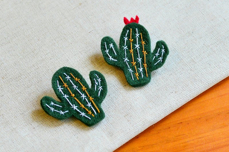 Dancing cactus pin - อื่นๆ - เส้นใยสังเคราะห์ สีเขียว